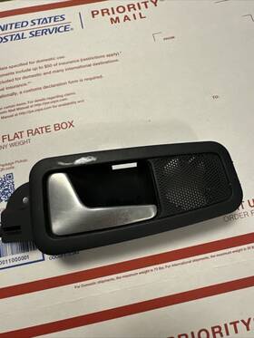 4d0839019g Audi 2000-2002 A8 Quattro 4.2l - Rear Left Interior Door Handle / Release
