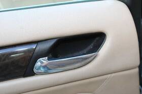 229.bm1c03 Bmw Interior Inner Door Handle Driver Left Rear 1999 00 01 02 03 04 05 330i