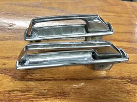 2024-0008 Buick 031924t/2024-0008 1972 Riviera Boat Tail Door Handles Donk 72