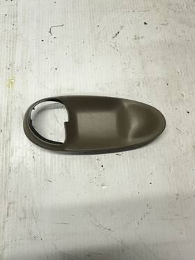 Vc0279 Buick 2000-2005 Lesabre Rear Left Passenger Door Handle Bezel Oem B12 Dark Tan