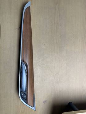 23436577 Cadillac 2017-2020 Xt5 Left Driver Front Interior Door Handle With Trim Oem