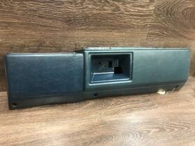 20003701 Chevrolet Caprice 2 Door 1980 1981 1982 - 1987 Right Front Armrest Base