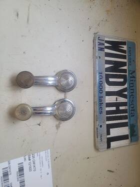226.gm1k70 Chevrolet 1970 Camaro Door Window Cranks