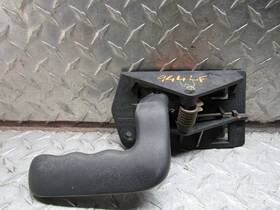 229.gm8j01 Chevrolet 2001 Suburban 1500 Left Driver Front Door Interior Handle