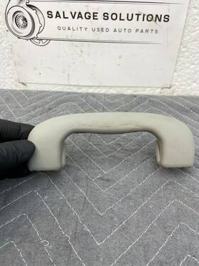 95228589 Chevrolet 2011-2016 Chevy Cruze Front Left / Right Roof Grab Handle Assembly Oem 8-186
