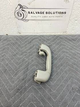 95228595 Chevrolet 2011-2016 Chevy Cruze Right Rear Roof Grab Handle Assembly Oem 8-183