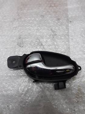 229.gm8g05 Chevrolet Truck L/f Left Driver Front Door Interior Handle 2005 Trailblazer Z-98-2p