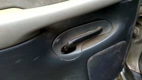 229.gm8j02 Chevrolet Truck Suburbn15 2002 Door Handle Interior 27233262