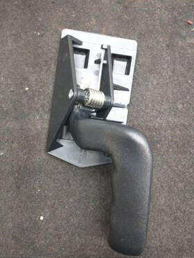 229.gm8m06 Chevrolet Truck Silvrdo15 2006 Door Handle Interior