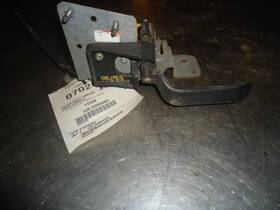 229.gm8n04 Chevrolet Truck 2004 Silverado 2500 Inner Door Handle Driver Rear
