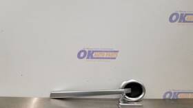 229.gm8s04 Chevrolet Truck 04 Chevy Ssr Interior Door Handle With Silver Trim Front Right Passenger