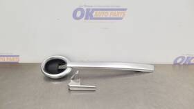 229.gm8s05 Chevrolet Truck 05 Chevy Ssr Interior Door Handle With Trim Front Right Passenger Silver