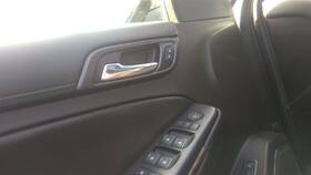 229.gm8s17 Chevrolet Truck Suburbn15 2017 Door Handle Interior 29128979
