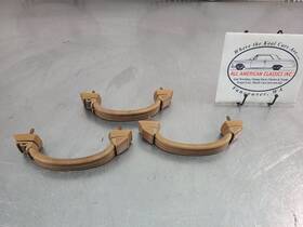 299.gm8c88 Chevrolet Truck 1981-87 Chevy Suburban Interior Door Grab Handle Set Of 3 Tan - Oem