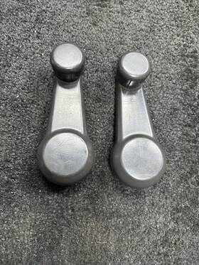 97247758 Chevy 2006-2012 Colorado Manual 2 Window Crank Handle Oem