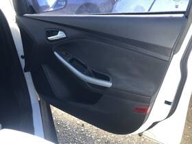 204.fd1f12 Ford Focus 2012 Front Door Trim Panel 839568