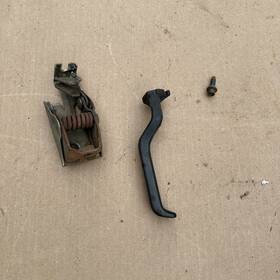 921804 Ford 92-96 F150 Right Inside Door Handle Assembly Spring Regulator Brackets
