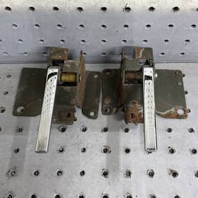 14026330 General Motors 1981 - 1987 Chevy Gmc Truck Interior Door Handles Square Body C10 K5 K10