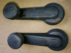 20315735 General Motors 82-92 Camaro Firebird 84-88 Fiero Black Plastic Manual Window Crank Handles Pair