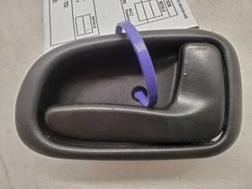 94855818 General Motors - Foreign Geo Prizm Lsi Front Right Interior Door Handle 1993-1996 Black