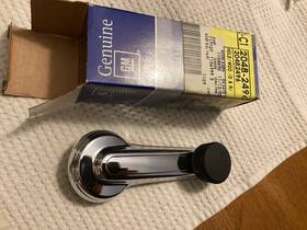 20482496 Gm Nos Front Door Window Handle 1982-1996