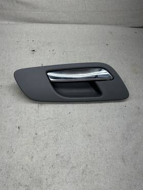 229.gm9d07 Gmc Truck 2007 2008 2009 Yukon Interior Door Handle Driver Side Lh Gray/ Chrome