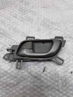 229.ho1d13 Honda L/f Left Driver Front Door Handle Interior Gray 2013 Civic Z-56p