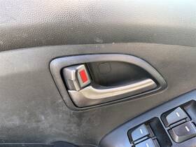 229.hy1215 Hyundai Tucson 2015 Door Handle Interior 1389253