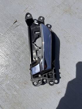 709.hy1w13 Hyundai Veloster Door Handle Left Driver Front Interior Inside 2012 2013 2014 2