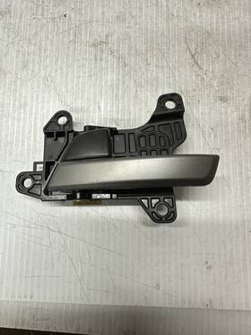 712.hy1s19 Hyundai 2017-2019 Elantra Door Handle Left Front Driver Interior Inside B10