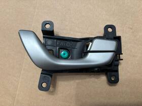 82623-j9000 Hyundai 2018-2023 Kona Oem Right Front Door Interior Handle