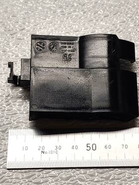 13147-01000 Kia Or Hyundai Rh 2 Inside Door Handle And Lock Cable Retainer Wall Cage 13147-01000 Kia Or Hyundai Rh 2 Inside Door Handle And Lock Cable Retainer Wall Cage