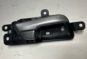 82623-d9000 Kia 2017-2022 Sportage Rear Right Side Interior Door Handle With Bracket Oem