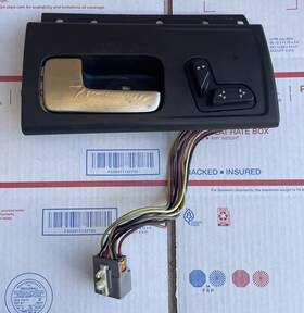 1296-3xxx Latchwell Black And Gold Inside Door Handle Lh Front / For 03-12 Lincoln Town Car