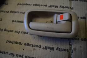 229.le1h00 Lexus 1997 1998 1999 2000 2001 Es300 Right Rear Door Handle Tan