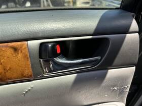 229.le1i05 Lexus Door Handle Interior Left Driver Rear 2002 2003 2004 2005 2006 Es330 Es300