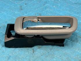 69206-47010 Lexus Lx470 Front Drivers Door Inside Handle With Bezel Gray Lf10 1998-2002 Oem