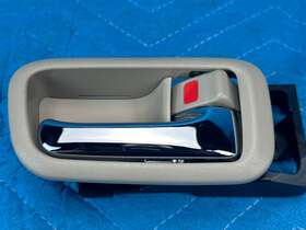 69273-51010 Lexus Lx470 Front Or Rear Door Inside Handle With Bezel Rh Ivory Lg00 2003-2007 Oem