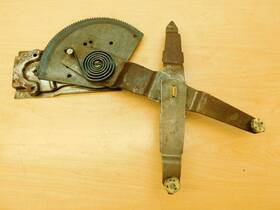77cy4-2c7 Mopar 3882331 Lh Rear Power Window Regulator 4drht 1974-1978 Full Size C-body