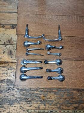 T11396-a Nash Lot Of Auto Door Handles And Window Cranks Os139