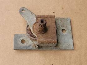 229.ch3n65 Plymouth 1965 Belvedere Drivers Front Interior Door Handle Remote Actuator