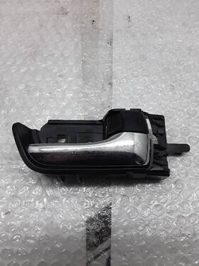 229.to1c04 Toyota R/f Right Front Door Interior Handle Chrome/black 2004 Prius Z-93p