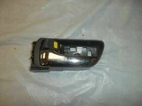 229.to1k03 Toyota Door Handle Inner Driver Matrix 03 04 05 06 07 08 2008 2007 2006 2005
