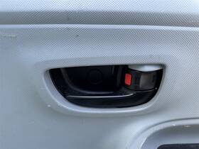229.to1n13 Toyota Interior Inner Door Handle Passenger Rear 2012 13 14 15 16 17 Prius C