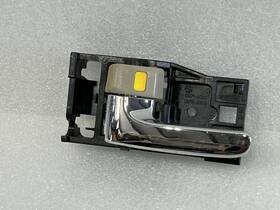229.to1o04 Toyota 2000 2001 2002 2003 2004 Avalon Left Front Interior Door Handle La01