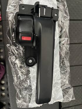 Toyota 229.to1s11 2010 Sequoia Passenger Side Rear Interior Door Handle Assembly