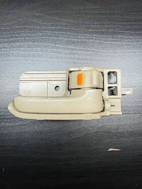 69273-02020 Toyota 5101813 2003-2008 Corolla Rh Inside Door Handle Tan Oem