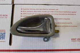 229.vo1k02 Volvo 2000 2001 2002 2003 2004 V40 Right Passenger Side Rear Door Handle Beige